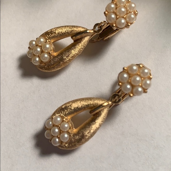 Vintage Jewelry - 💕New Inventory 💕Vintage Trifari Earrings Vintage Jewelry - 💕New Inventory 💕Vintage Trifari Earrings